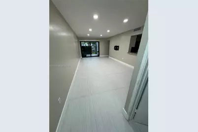 9405 Fontainebleau Blvd #113-22, Miami, FL 33172 - Photo 3