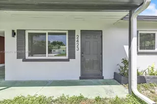2423 Jeffcott St, Fort Myers, FL 33901 - Photo 3