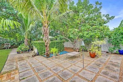 860 NE 127th St, North Miami, FL 33161 - Photo 33