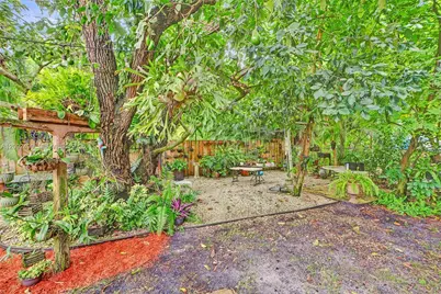 860 NE 127th St, North Miami, FL 33161 - Photo 49