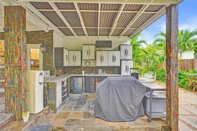 860 NE 127th St, North Miami, FL 33161 - Photo 37