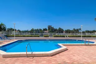 5700 Collins Ave, Miami Beach, FL 33140 - Photo 23