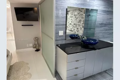 6039 Collins Ave #721, Miami Beach, FL 33140 - Photo 11