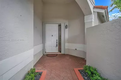 1545 W Lacosta Dr W, Pembroke Pines, FL 33027 - Photo 5