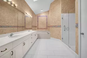 1545 W Lacosta Dr W, Pembroke Pines, FL 33027 - Photo 25