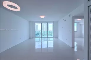 31 SE 5th St, Miami, FL 33131 - Photo 7