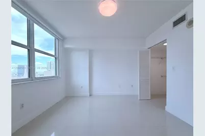 31 SE 5th St #2307, Miami, FL 33131 - Photo 15