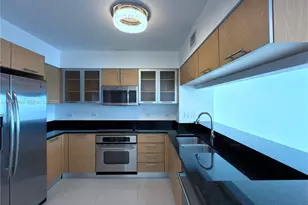 31 SE 5th St, Miami, FL 33131 - Photo 3