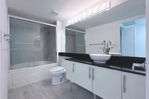 31 SE 5th St, Miami, FL 33131 - Photo 21