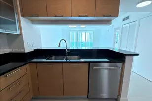 31 SE 5th St, Miami, FL 33131 - Photo 5
