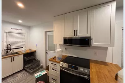 320 NE 57th St #2, Miami, FL 33137 - Photo 1