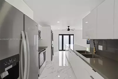 8745 NW 150th Ter, Miami Lakes, FL 33018 - Photo 13