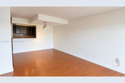 9372 Fontainebleau Blvd #L-402, Miami, FL 33172 - Photo 5