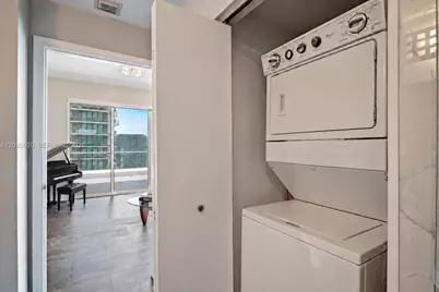 60 SW 13th St #4002, Miami, FL 33130 - Photo 9