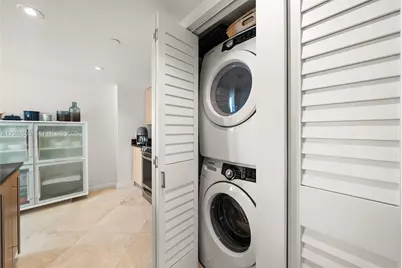 7600 Collins Ave #1012, Miami Beach, FL 33141 - Photo 13