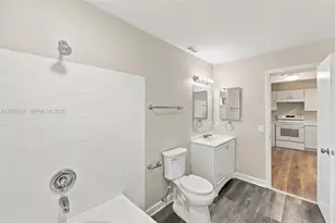 4120 Palm Bay Cir, West Palm Beach, FL 33406 - Photo 13