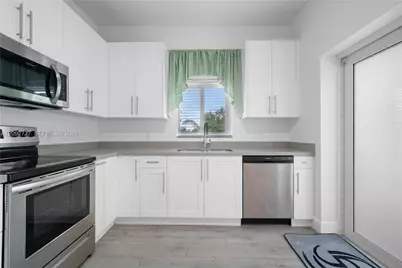 836 NW 33rd Ave #B, Miami, FL 33125 - Photo 5