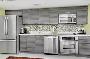 421 Meridian Ave, Miami Beach, FL 33139 - Photo 15