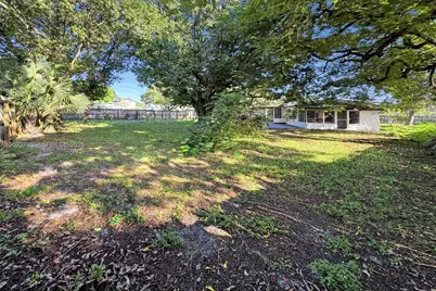 599 NE 35th St, Oakland Park, FL 33334 - Photo 41