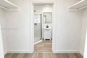599 NE 35th St, Oakland Park, FL 33334 - Photo 25