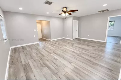 599 NE 35th St, Oakland Park, FL 33334 - Photo 11
