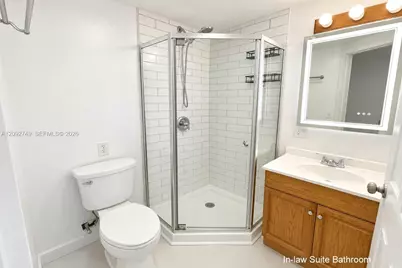599 NE 35th St, Oakland Park, FL 33334 - Photo 29
