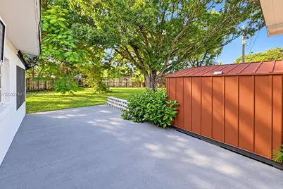 599 NE 35th St, Oakland Park, FL 33334 - Photo 5
