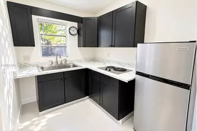 599 NE 35th St, Oakland Park, FL 33334 - Photo 15