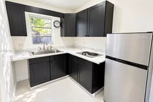 599 NE 35th St, Oakland Park, FL 33334 - Photo 15