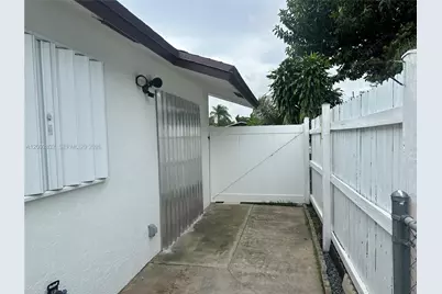 4695 Cambridge St, Lake Worth, FL 33463 - Photo 11