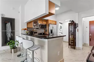 31 SE 5th St, Miami, FL 33131 - Photo 7