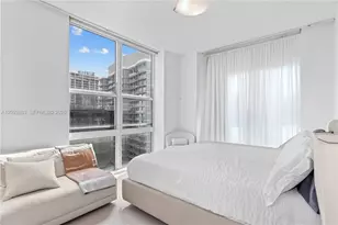 31 SE 5th St, Miami, FL 33131 - Photo 15