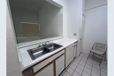 2890 N Oakland Forest Dr #202, Oakland Park, FL 33309 - Photo 3