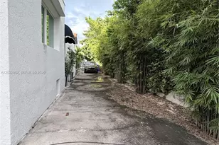 360 SW 20th Rd, Miami, FL 33129 - Photo 15