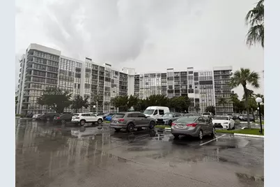 1000 Parkview Dr #507, Hallandale Beach, FL 33009 - Photo 37