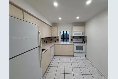 1000 Parkview Dr #507, Hallandale Beach, FL 33009 - Photo 5