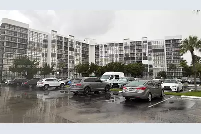 1000 Parkview Dr #507, Hallandale Beach, FL 33009 - Photo 3