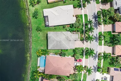 9640 Phipps Ln, Wellington, FL 33414 - Photo 11