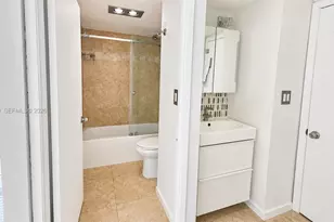 20505 E Country Club Dr, Aventura, FL 33180 - Photo 9
