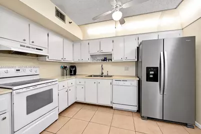 919 Hillcrest Dr #401, Hollywood, FL 33021 - Photo 11