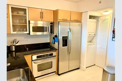31 SE 5th St #2806, Miami, FL 33131 - Photo 9