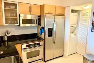 31 SE 5th St, Miami, FL 33131 - Photo 9
