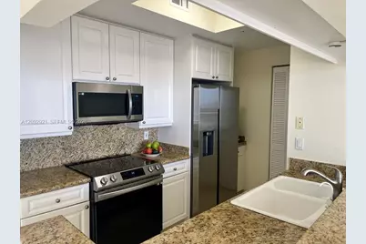848 Brickell Key Dr #2303, Miami, FL 33131 - Photo 15