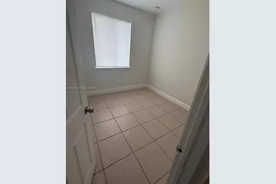 372 SW 2nd St #-, Florida City, FL 33034 - Photo 5