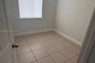 372 SW 2nd St, Florida City, FL 33034 - Photo 5