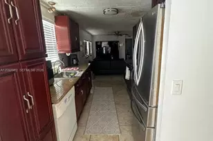 21551 NW 3rd Pl, Pembroke Pines, FL 33029 - Photo 9