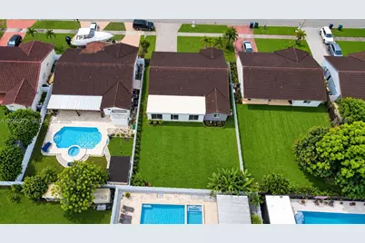 18046 SW 154th Pl, Miami, FL 33187 - Photo 3