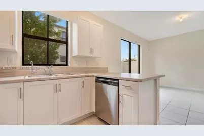 11068 W 33rd Ct #11068, Hialeah, FL 33018 - Photo 5