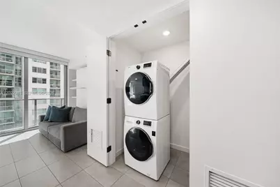 227 NE 2nd St #1911, Miami, FL 33132 - Photo 11