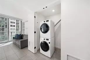 227 NE 2nd St, Miami, FL 33132 - Photo 11